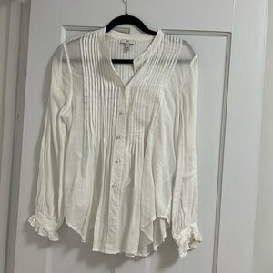 Joie white tuxedo blouse with priest collar. medium.Lightly worn. 100% cotton